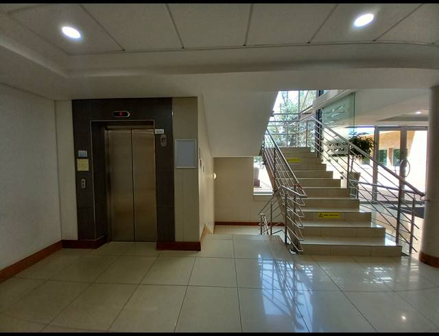 185M² OFFICE TO LET IN BRYANSTON